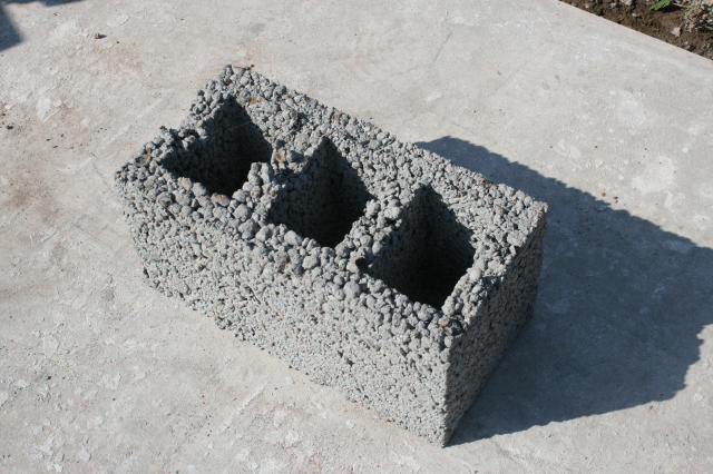 Керамзитный блок для перегородок дачи и дома.